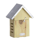 Houten lieveheersbeestkastje van 23 cm hoog met kleine openingen, ideaal als schuilplaats voor lieveheersbeestjes en natuurlijke bladluisbestrijding.